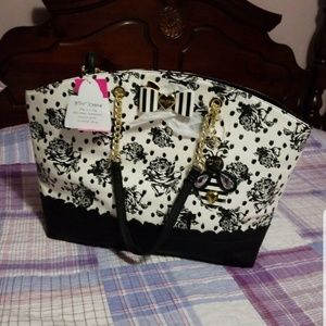 🌺SOLD🌺 Betsey Johnson tote/ purse